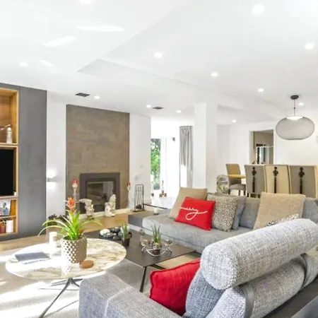 5 Bedroom Luxury House Cascais1
